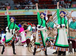 为什么棒球场上的外野看台通常被称为外野怪兽