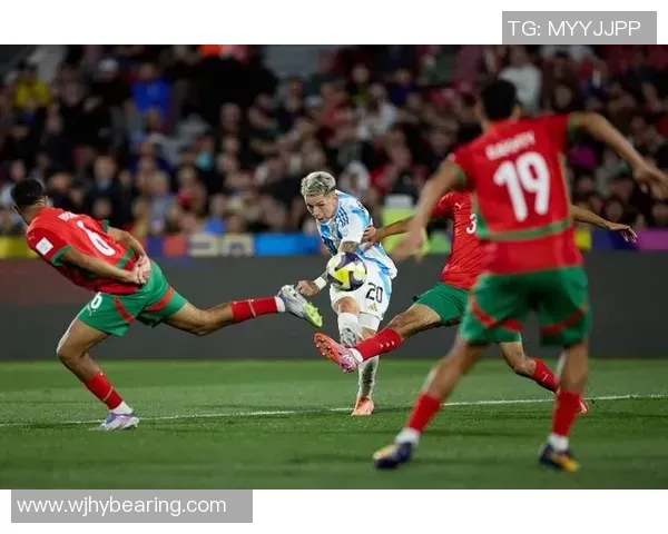 劳塔罗对阵尼科·帕兹：国际米兰与科莫，圣西罗上演争夺欧洲之路的巅峰对决