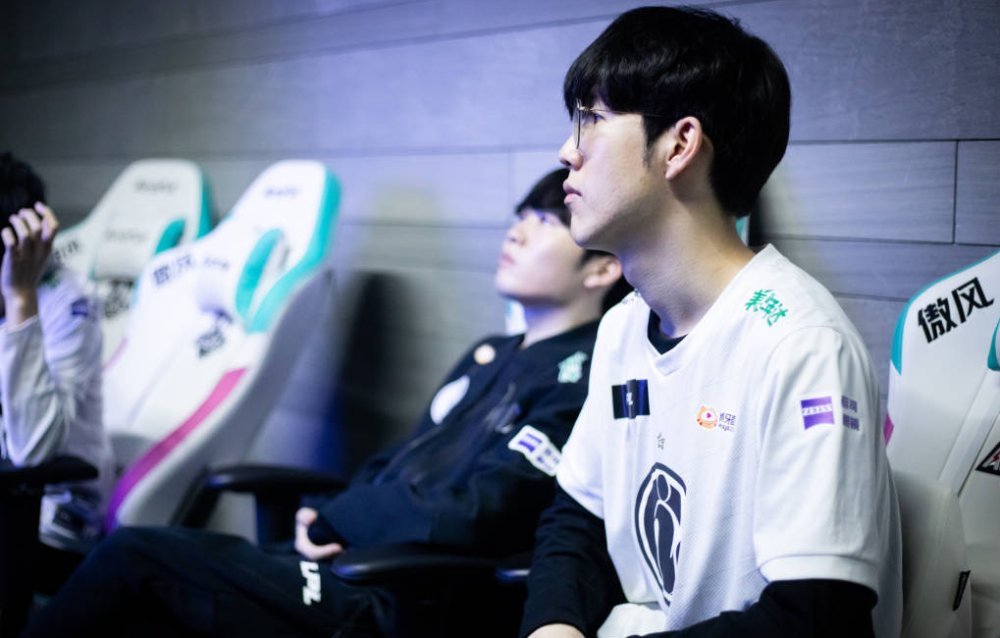 育竞技中更 育竞技中更