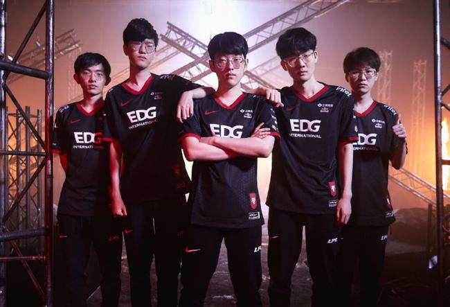 各俱乐部必 各俱乐部必